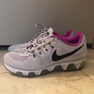 Women’s Nike Tailwind 8